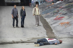 Cliff Curtis as Sean, Kim Dickens as Miranda and Frank Dillane as Nick - Fear the Walking Dead _ Season 1, Episode 1 - Photo Credit: Justin Lubin/AMC