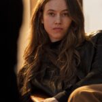 Cheyenne (Lou de Laâge) in ÉTOILE  Photo: PHILIPPE ANTONELLO © AMAZON CONTENT SERVICES LLC