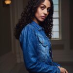 ROBYN_CARA_2400x3000_COURT_ROOM_02108