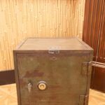 ‘Mystery Hotel Theme’ Set Plates of the Big Brother House for season 27 of the CBS Original Series BIG BROTHER, scheduled to air on the CBS Television Network.  Pictured: Living Room Chess Guardians: Towering 22-foot walls and a balcony lined with giant plaster chess pieces (Bishop, Queen, King, Knight) watch over the house adding a regal and strategic flair. Photo: Matthew Taplinger ©2025 CBS Broadcasting, Inc. All Rights Reserved.