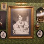 ‘Mystery Hotel Theme’ Set Plates of the Big Brother House for season 27 of the CBS Original Series BIG BROTHER, scheduled to air on the CBS Television Network.  Pictured: Venom Lounge & Poison Bar: Upstairs, snakes slither across the wallpaper in a moody lounge featuring a “Poison Bar,” (don’t worry, there is no actual poison) a velvet daybed, and ravens stealing party lights. Photo: Matthew Taplinger ©2025 CBS Broadcasting, Inc. All Rights Reserved.