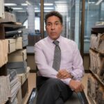 THE PAPER -- Episode 104 -- Pictured: Oscar Nunez as Oscar Martinez -- (Photo by: Aaron Epstein/PEACOCK)