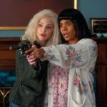 Anna Faris plays Cindy and Regina Hall plays Brenda in Scary Movie from Paramount Pictures.